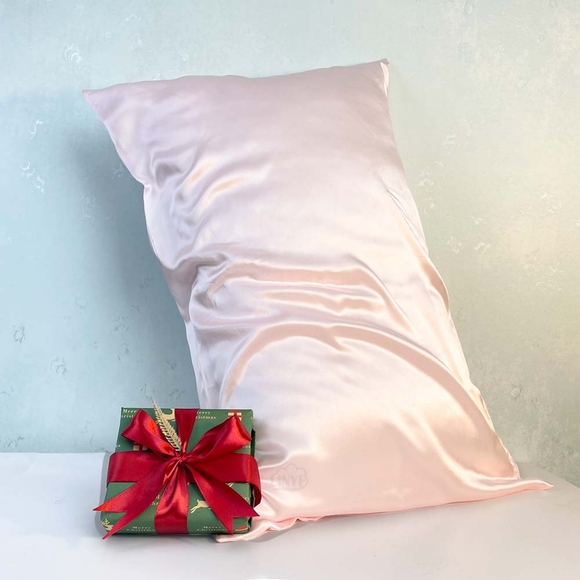 Luxury GIFT set 100% Silk Pillow Case, Sleeping Eye Mask, Scrunchies - Picture 7 of 13